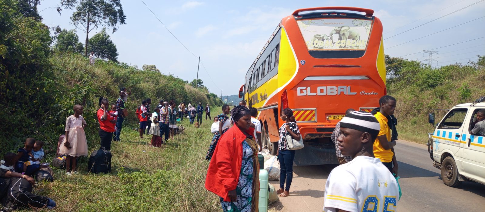 Global Bus UAZ 247E after a front tyre reportedly came off at Buyaaya along the Masaka Highway.
