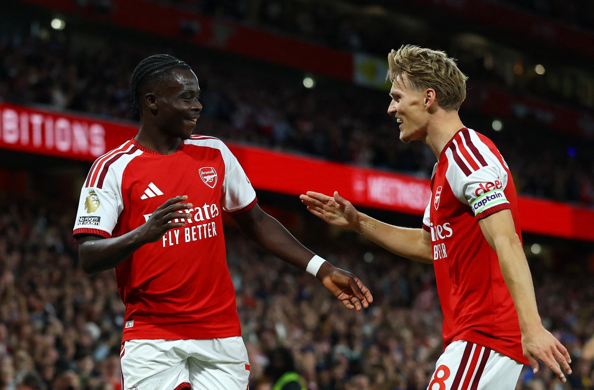 Premier League players competing during an opening-week match of the 2026/27 season.