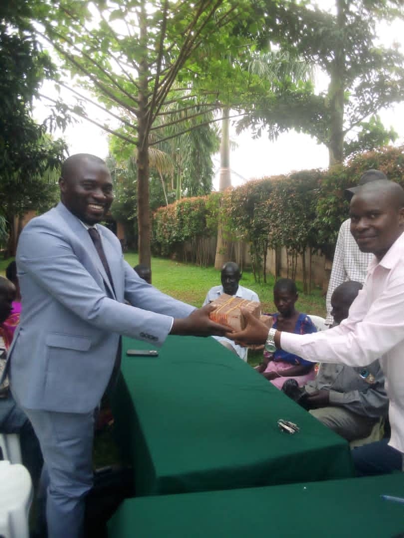 Kigulu North MP Samuel Kungu hands over funds to Kidago Sub-county officials for the purchase of land for a Health Centre III.