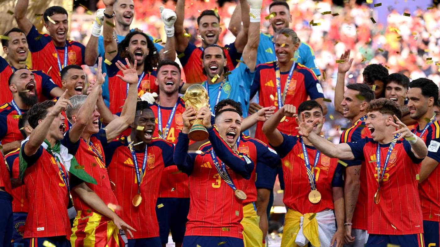 Spain's players celebrate with the trophy after the 2026 World Cup final.